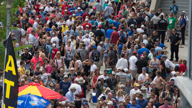 indy-500-carb-day-crowd.jpg